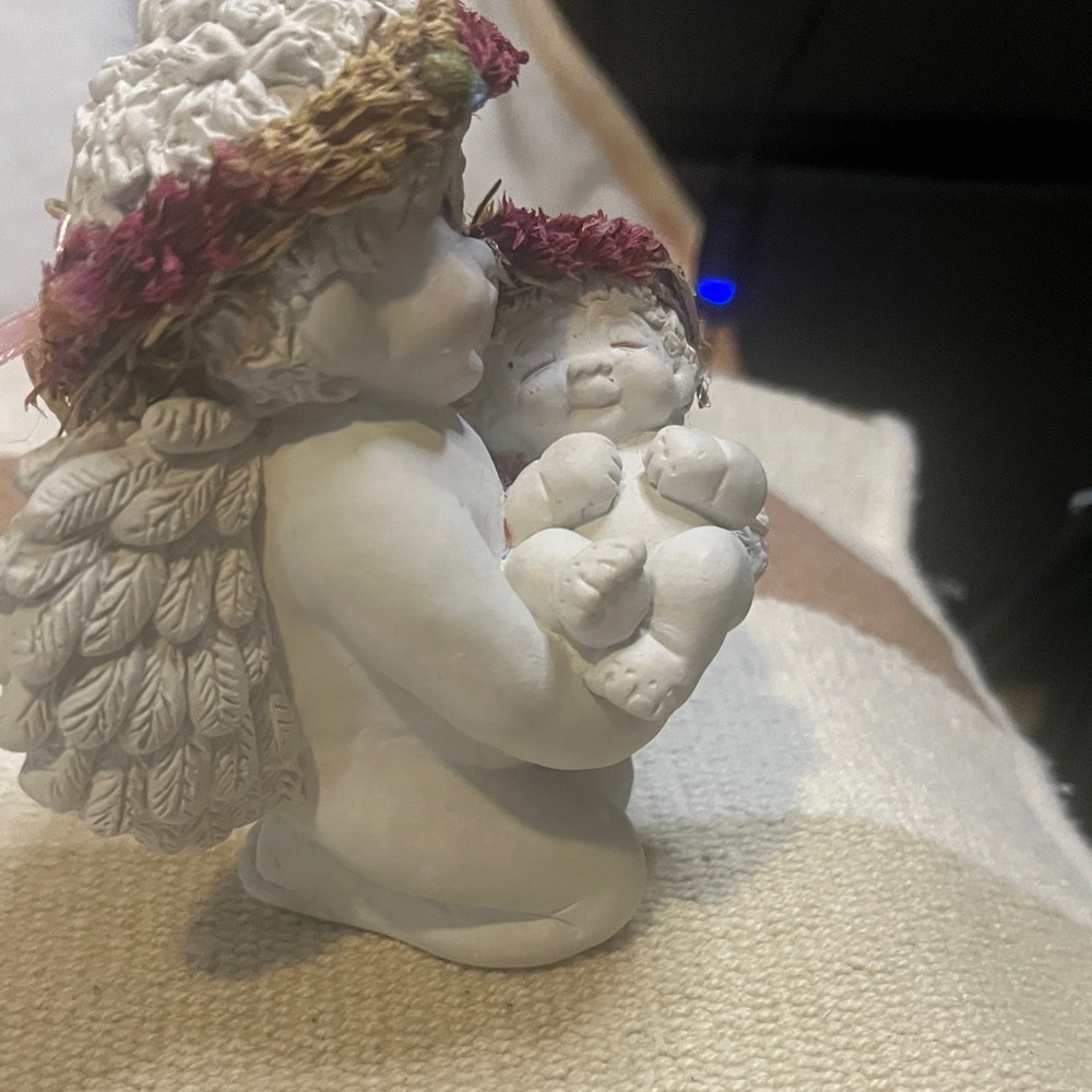 Charming Angelic Figurines with Baby - White and Brown - Picture 5 of 8